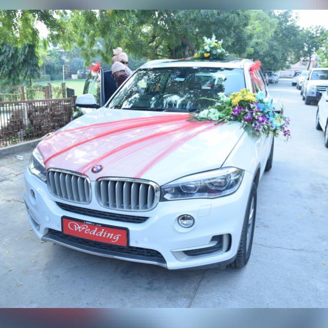 BMW X5 decorated wedding car